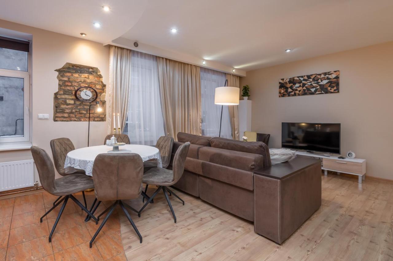 Ferienwohnung Baltic Amber In Diplomatic District & Free Parking Riga Exterior foto