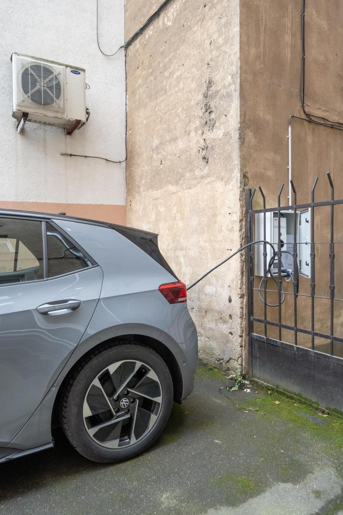 Ferienwohnung Baltic Amber In Diplomatic District & Free Parking Riga Exterior foto