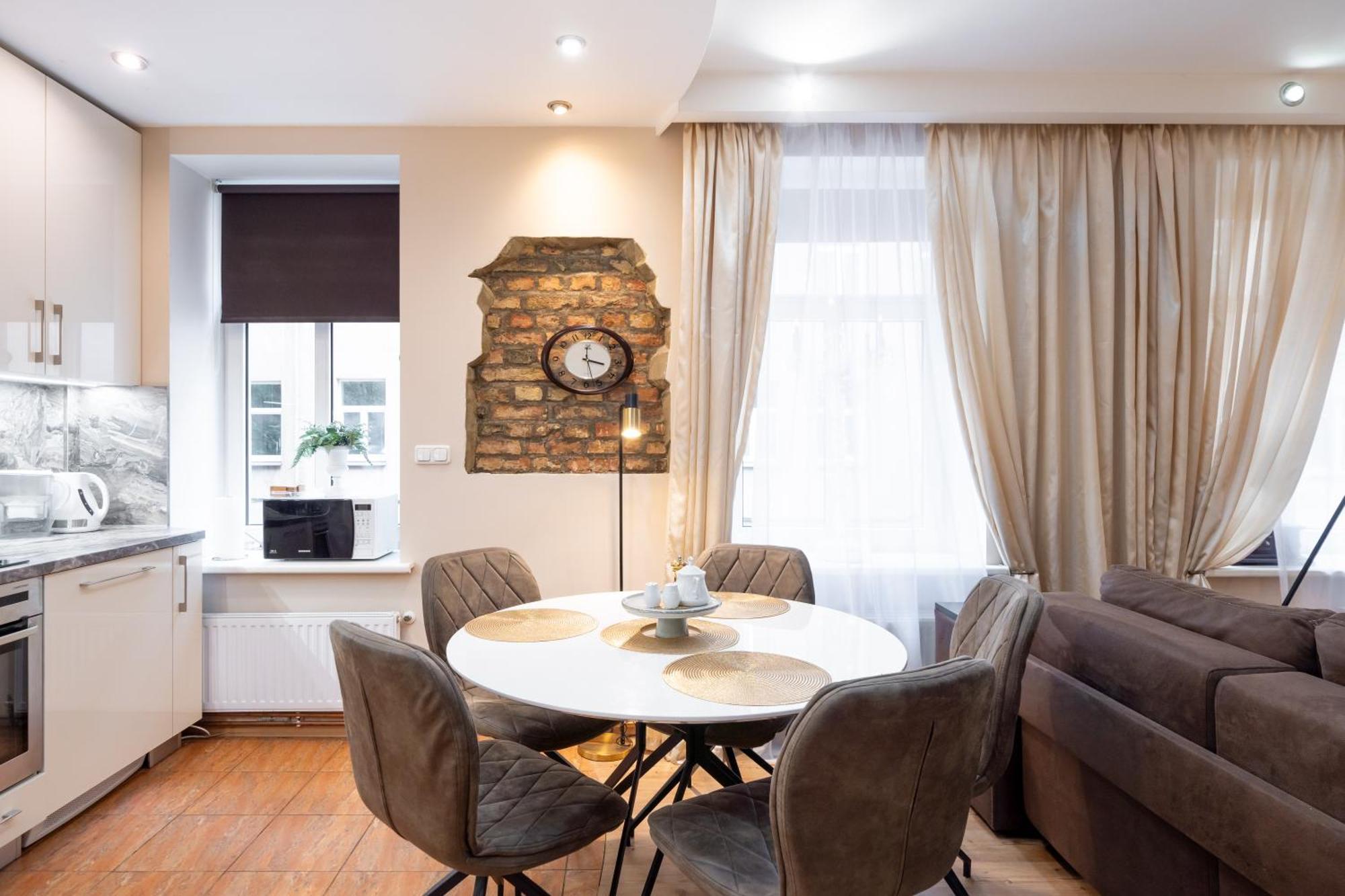 Ferienwohnung Baltic Amber In Diplomatic District & Free Parking Riga Exterior foto