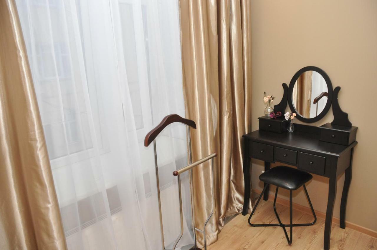 Ferienwohnung Baltic Amber In Diplomatic District & Free Parking Riga Exterior foto