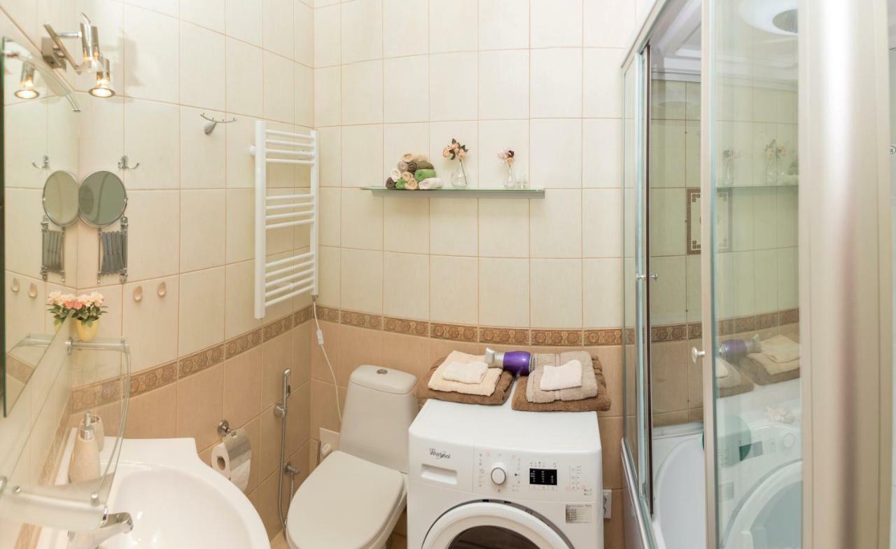 Ferienwohnung Baltic Amber In Diplomatic District & Free Parking Riga Exterior foto